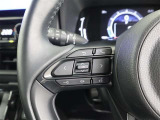 ハンドルの左側のスイッチは携帯電話のBluetoothとペアリング設定をしておけばハンズフリー通話ができるスイッチ&オーディオの切り替え・選局・音量調整の操作ができます。