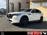 分厚いフロントフェイスとFRならではのロングノーズ/ショートデッキによる、力強く躍動的な骨格。SUVらしい堂々たる存在感の中に織り込まれた、シンプルな美しさとエレガンスを放つCX-60。