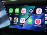 【アップルカープレイ・アンドロイドオート】 スマートフォンを接続することによって、対応アプリをオーディオ画面上で使用することができます。 ※動画アプリ等を表示するためには別途社外品機器が必要となります