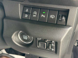 スイッチ類が集約されている運転席側のパネルです!ワンタッチで操作しやすいレイアウトなので、誰もがワンタッチでリニアな操作が可能で御座います!!