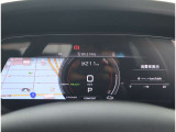 ■バーチャルコックピット 従来のメーターパネルの位置にレイアウトされた12.3インチの高解像度液晶画面に、速度計/回転計や地図、ナビゲーションなどの運転に必要な情報を集約し、フレキシブルに表示します。