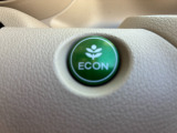 ワンタッチで省燃費走行をサポートするECONスイッチを装備。