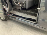 ホンダ車の低床ボディは乗りやすく、足元も広びろですよ。