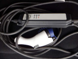 充電ケーブル付属。