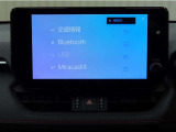 デイスプレイオーディオを装備。スマホとクルマをつなぐことで、いろんなサービスが楽しめます。(AppleCarplay/AndroidAuto 対応)