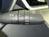 【オートライト】車外の明るさに応じて自動的にライトの点灯・消灯をしてくれます