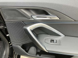 当社BMW認定中古車は全車保証付きでございます。また保証料金や整備費用はお見積書内の諸費用・税金に追加計上する事はございません。認定中古車保証付きのお支払総額でお見積りご依頼の上、他店とお比べください