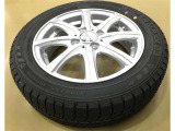155/65R14新品スタットレスタイヤを積込しています