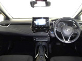 落ち着いた色遣いの運転席周りで飽きの来ないすっきりとしたデザインです。