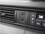 ◆USBチャージャー◆使いやすい場所に装備されています。