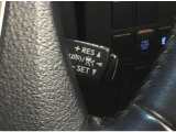 【レーダークルーズコントロール】高速道路等を走行する際、前の車両との距離を一定に保ちながら、セットした速度を維持できる機能