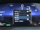 【プリクラッシュセーフティ】先行車と衝突の可能性が高まった時に、警報ブザーで知らせたり、さらにブレーキが自動でかかり、衝突回避を支援します。
