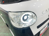 白く明るい光で夜間走行をサポートするLEDヘッドランプを搭載