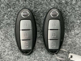【インテリジェントキー】カバンやポケットに入れたままでもドアの施錠・開錠が可能なスマートキーを装備。スタートボタンのオン・オフ時もカギを取り出す必要がないからとっても便利です♪