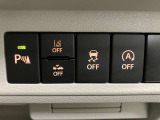 【運転席インパネスイッチ】安全装置関係のスイッチも操作しやすい位置に配置されています。