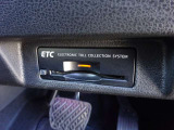 【ETC】今や必需品のETC!高速道路料金所で小銭の出し入れをする必要もなくスムーズに!ETC搭載車両しか通過できないスマートICも利用できます。