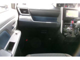 助手席の写真です。足元も広くゆっくりと乗車することができます。
