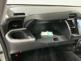 専門業者にて内外装のクリーニングを実施しております!