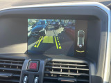 【パークアシスト・カメラ】駐車時に後方がリアルタイム映像で確認できます。大型商業施設や立体駐車場での駐車時や、夜間のバック時に大活躍!運転スキルに関わらず、今や必須となった装備のひとつです!