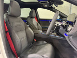 メルセデスのシートは、少し硬めに出来ておりますので、長時間の運転でも疲れにくく、安全にドライビングをお楽しみ頂けます