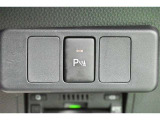 コーナーセンサーを車の前後に装備。障害物までの距離に応じて警告音を変えてお知らせ。縦列駐車時や駐車場・車庫などでの取り回しをサポートします。詳細は販売店スタッフまでおたずねください。