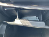 車検証をいれても余裕がある大容量のグローブボックス!色々なものを閉まっておけます。