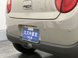 【後退時ブレーキサポート】リヤバンパーに4つの超音波センサーを内蔵し、車両後方にある障害物を検知。透明なガラスなども検知でき、コンビニの駐車場などでの衝突回避をサポートします。