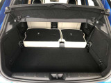 MINIはスペアタイヤを搭載しておりません。スペアタイヤをなくすことにより、荷室を従来よりも広くとることが出来ております。現在のMNIはコンパクトボディーに機能性を搭載しております。