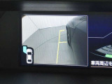 左サイドにはモニターが付いていますので、左側方を映し出してくれるので車両感覚もつかめて、便利な機能です。必ず目視確認も実施してください。