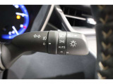 ■コンライト■  車外の明るさに応じてヘッドランプを自動的に点灯・消灯。トンネルが多い高速道路等でとても便利ですね!
