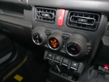 四季を通じて車内を快適に保つオートエアコンを装備しています。又、冬場の朝一のスタート時には大変嬉しいシートヒーターを運転席&助手席に装着、ヒーターが効き始めるまでの冷間時でも快適にスタート出来ます。