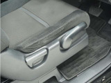 ◆シートハイトアジャスター◆運転席を上下に高さ調節ができます!運転ポジションを体格に合わせてシート調整できます。