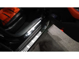メルセデスジャパンが定めるサーティファイドカー(認定中古車)として登録を致しますので、納車時にはタイヤやバッテリー等も規定以下の数値であれば、整備代金を頂かず、無償で交換となります。ご安心下さい。