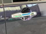 品質へのこだわり!フロアマットやシートなど車内をキレイに清掃し、ニオイや汚れなどを徹底的にクリーニングしてもらっております。室内はピカピカです☆