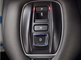 シフトはボタン操作となっており、直感的な操作性により、ドライバーの快適な運転を支援。P・N・Dは押す、Rは引くという人間の感覚にマッチした操作感です。