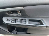 ゆったりと広い店内で、お車の悩みや各種相談を承ります。