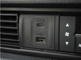 ◆USBチャージャー◆使いやすい場所に装備されています。