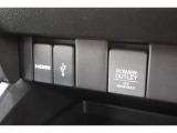 USBオーディオ用ソケットがついていますので携帯電話などを接続すれば音楽等の再生が可能です!