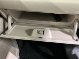 専門業者にて内外装のクリーニングを実施しております!