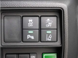 ホンダセンシングが装備されています。アダプティブレーダークルーズやレーンキープアシスト、車線逸脱防止機能なども備えていて、ロングドライブも快適で安全にお楽しみいただけます。