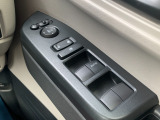 パワーウィンドウです!運転席でラクラク操作!運転席以外からの開閉を防ぐボタンが運転席にのみございますので、一緒に乗っているお子さんやワンちゃんが開けてしまう心配もございません!