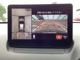 狭い場所での駐車やすれ違いなどでより的確な運転操作に役立つ360&deg;ビューモニターが装備されています。