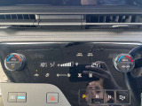 タッチパネル式オートエアコン お好みの温度を設定しておけば風量・吹出し口を自動で切り替えて快適さを保ちます。