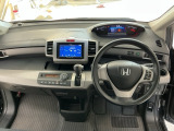【前方視界】開放的な前方視界!運転がしやすく疲れにくいです♪窓が大きく、見通しがとっても良いおクルマですよ♪