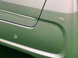 リヤ側に4つのセンサーを施し後退時車両直後確認機能を強化しております