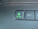 ECONスイッチ(ECONモード) エンジンだけでなくエアコンなども含めてクルマ全体を燃費優先で自動制御するECONモード。早く車内を涼しくしたい夏場など、空調を優先したい時には、スイッチを押してOF