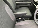 前席には肘置きご用意しております
