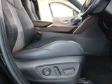 パワーシート搭載。微妙な調整が手軽にでき、ピッタリなポジションで運転することが可能です。