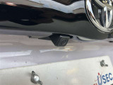 車庫入れもお任せのバックカメラが付いて、後方確認もラクラク♪安全に車庫入れも可能です。便利な機能ですが、バックカメラを過信せず、目視もお忘れなく。