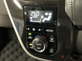 【オートエアコン】AUTOボタンを押してお好みの温度を設定!快適な室温でドライブをお楽しみいただけます♪